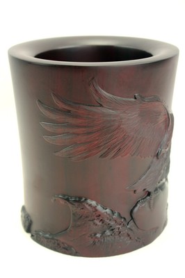 精品雕刻雄鷹筆筒 廠家直銷，商務辦公首選